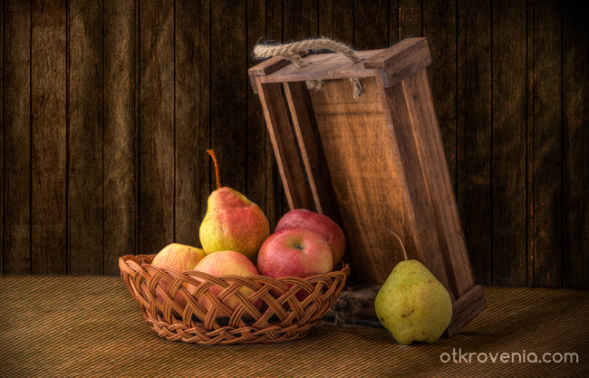 Натюрморт с ябълки и...круши