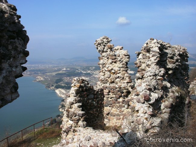 Средновековната крепост Моняк, източни Родопи