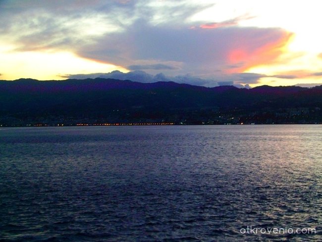 Вечерна Сицилия и град Месина ни очакват, а небето ни напомня за вулкана Етна!