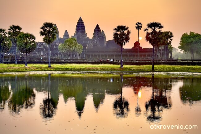 Изгрев над Ангкор Ват