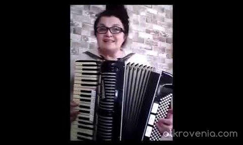 Баба Марта на мен кима