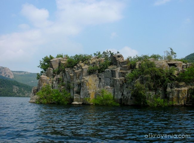 Каменният остров