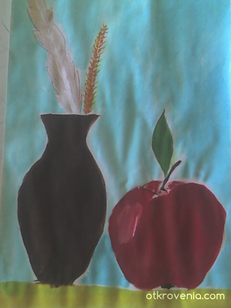 ябълка и ваза