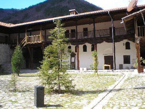 Манастир в Родопите