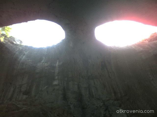 В Проходна пещера -Очите на бога или Окната - 3