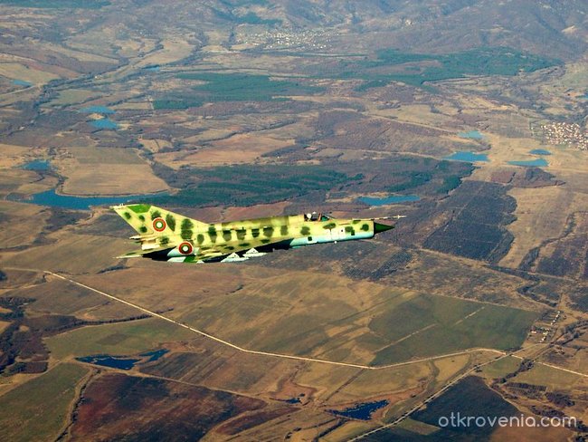 Самолет МиГ-21 в полет