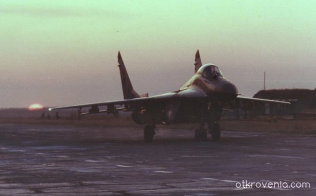 Самолет МиГ-29 на залез