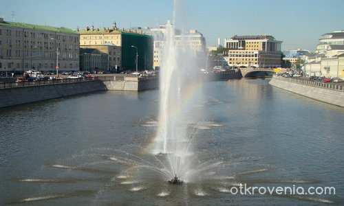 фонтан в Москва река