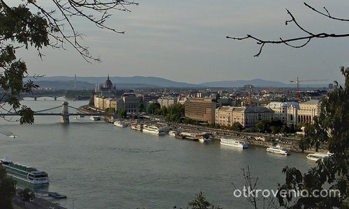 Будапеща-на слизане от хълма Гелерт...