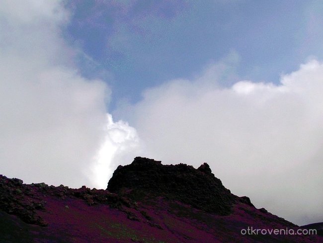 Небесно прозорче - синевина- се открехна над  кратера на вулкана Етна!