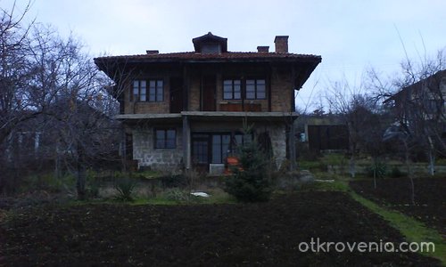 една къща на село