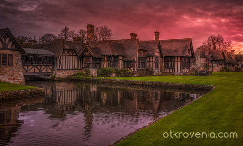 Hever Castle - The Houses