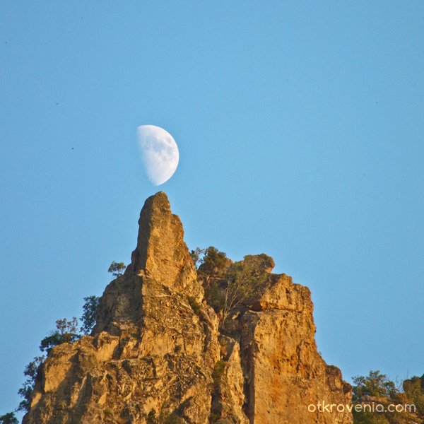 Луната над Кован кая