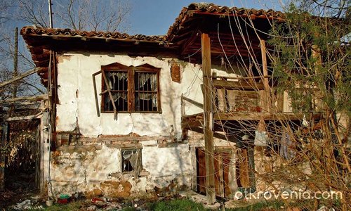Старата къща (desaturated)