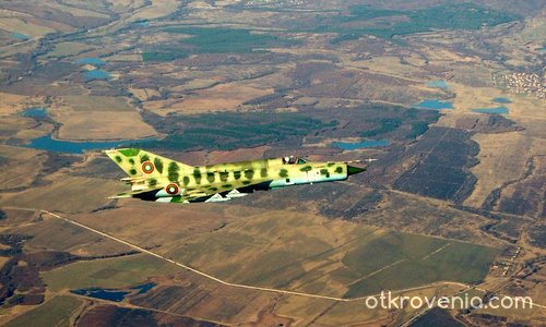 Самолет МиГ-21 в полет