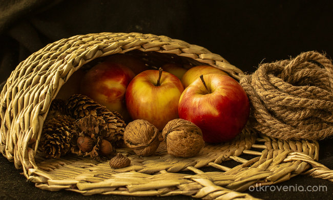 Натюрморт с ябълки