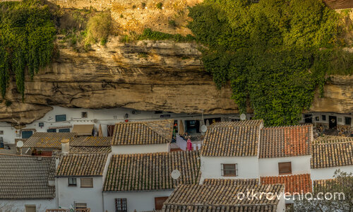 Setenil de las Bodegas - Calle Cuevas del Sol - поглед от горе