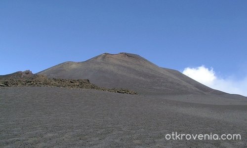 Кратерът на вулкана Етна е още далече!