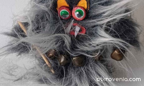 Кукла сувенир "Кукер"-ръчно изработена дървена кукла