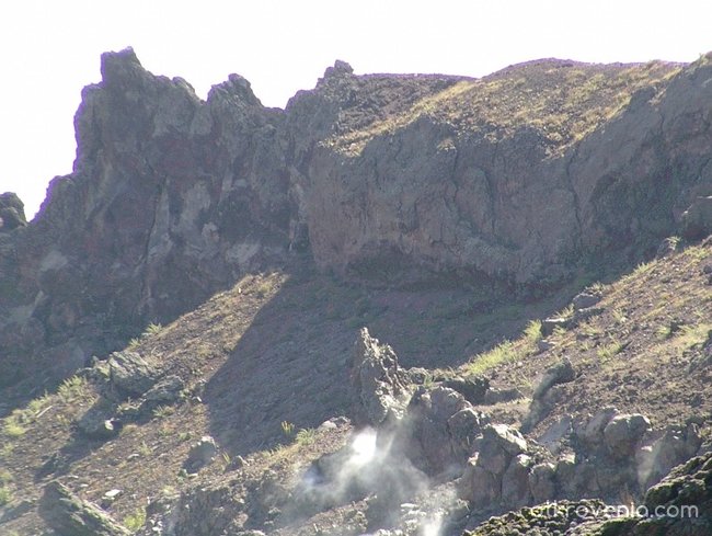 Вулканът Везувий с безобиден пушек от кратера - както казват специалисти!