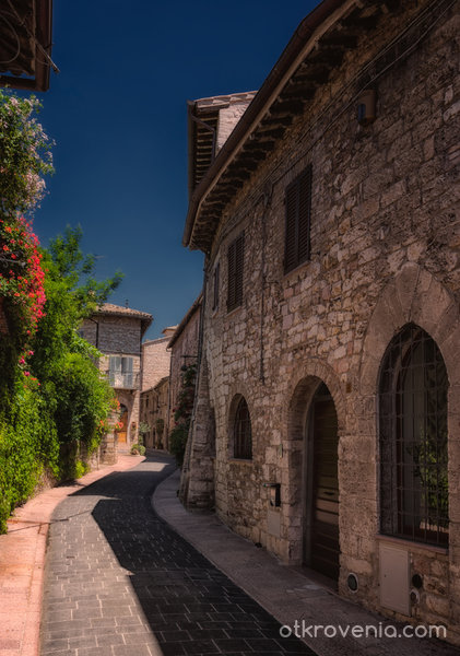 По страничната тиха уличка - Assisi