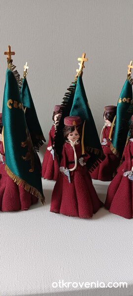 Кукла сувенир "Райна Княгиня" - ръчно изработена дървена кукла