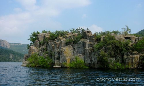 Каменният остров
