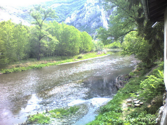 Реката, която единствена пресича Стара планина