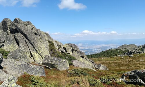 Околовръст Ушите (1906 м) към Камен дел (1862 м)