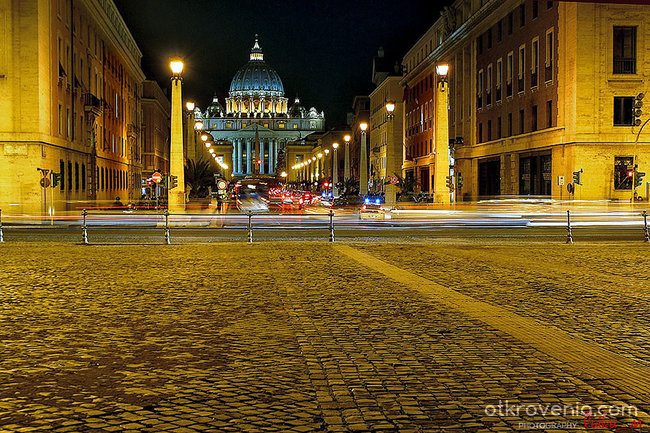 към Ватикана през нощта