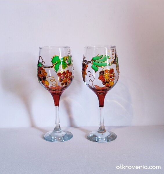 Ръчно рисувани чаши за вино