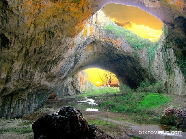 Залез в Деветашката пещера