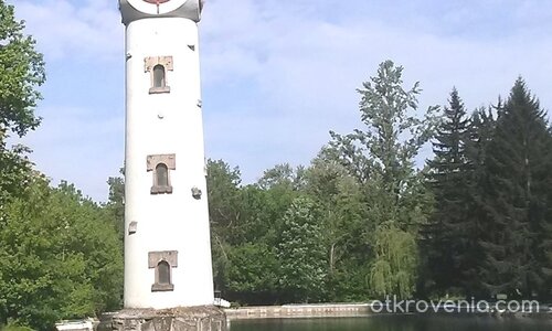 Часовниковата кула при езерото в Кайлъка