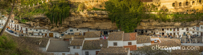 Setenil de las Bodegas - Calle Cuevas del Sol - поглед от горе