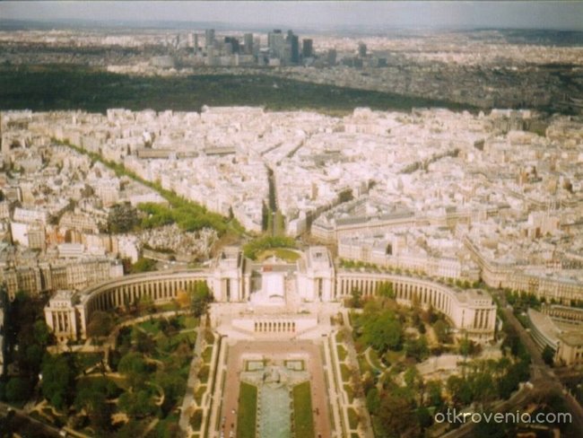Изглед от Айфеловата кула в Париж