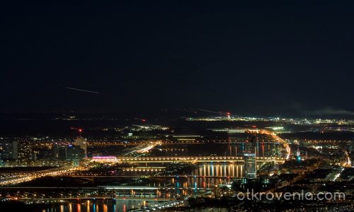 Дунав при Виена нощем