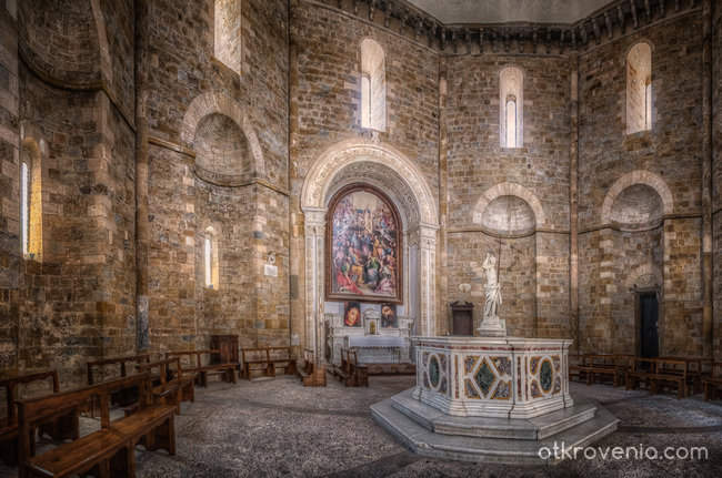 Baptistery San Giovanni, Volterra, Italy