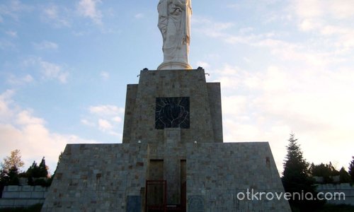 Монументът „Света Богородица“